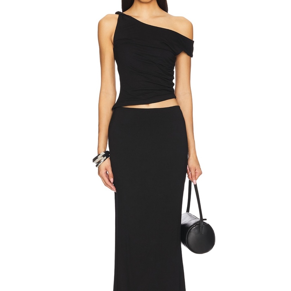 Elegant Black One-Shoulder Dress